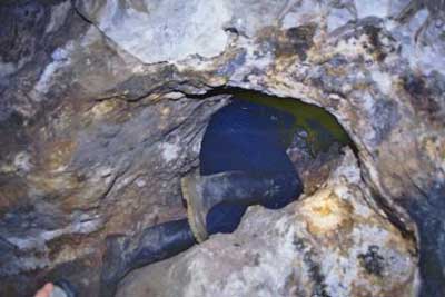 Géode à minéraux dans un skarn